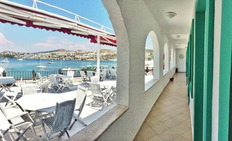 Estrella Beach Hotel