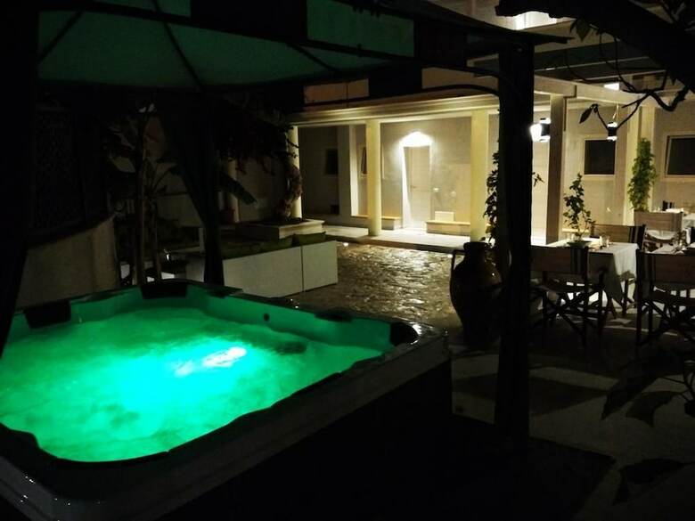 Hotel Mina Accomodation