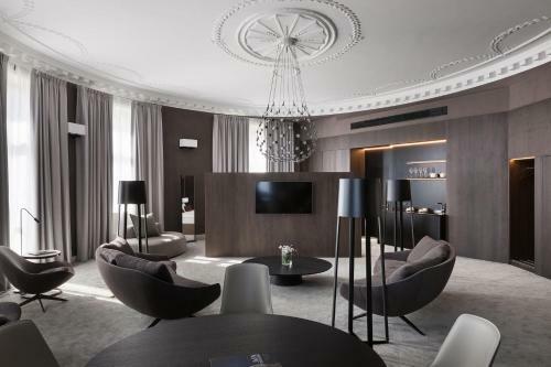 Bank Hotel