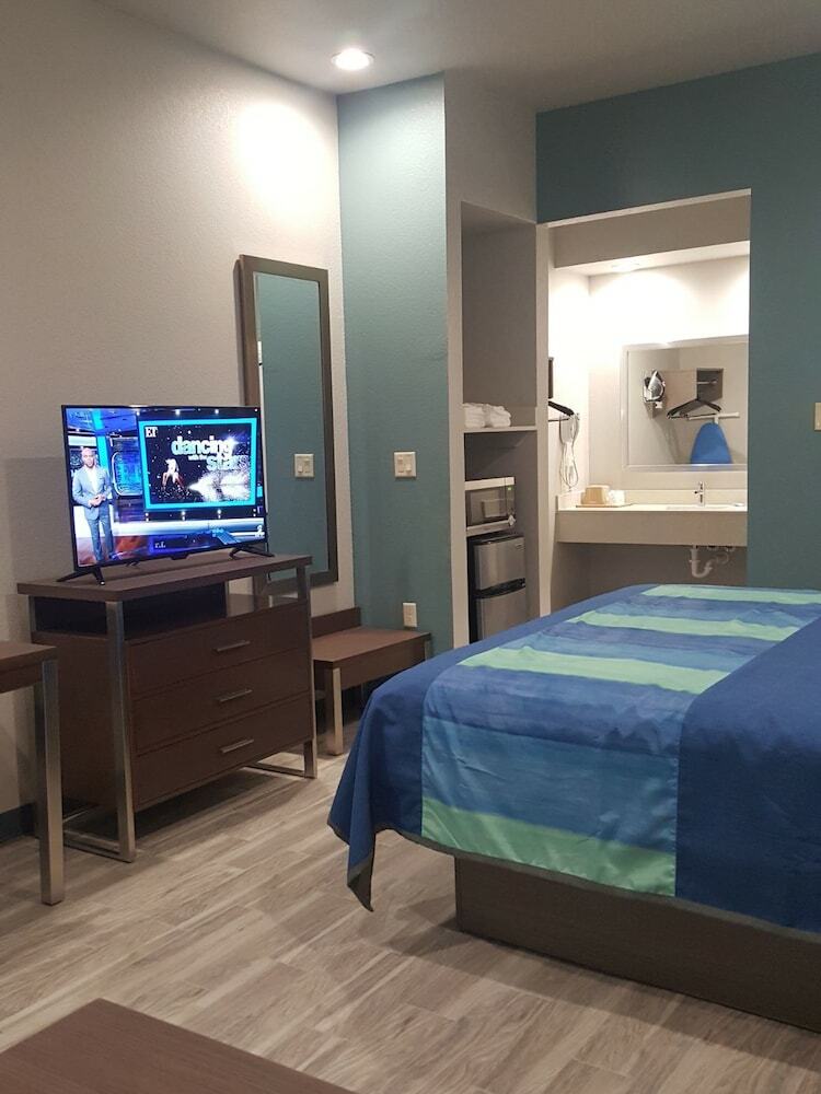 Motel Hotel Blue - Woodlands