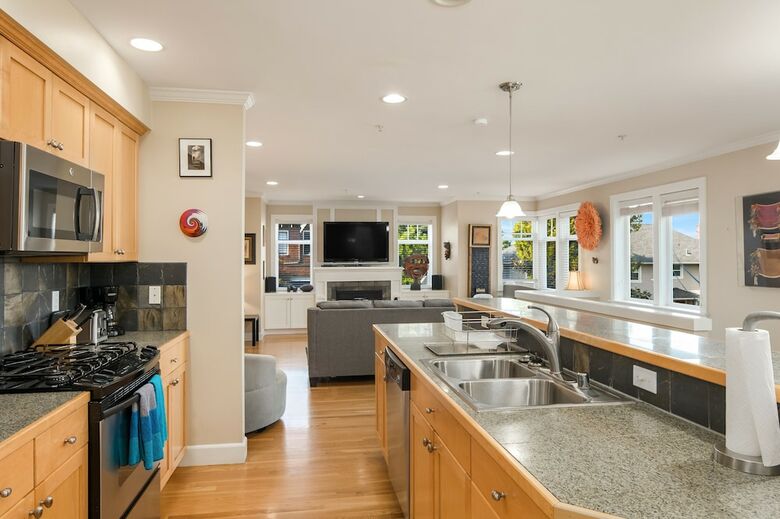 Seattle Vacation Home: Out Of Africa