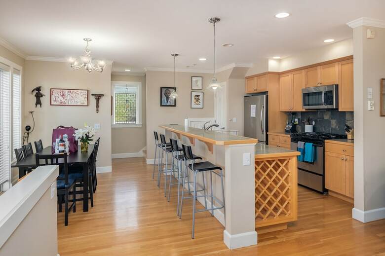 Seattle Vacation Home: Out Of Africa
