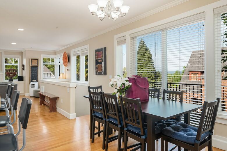 Seattle Vacation Home: Out Of Africa