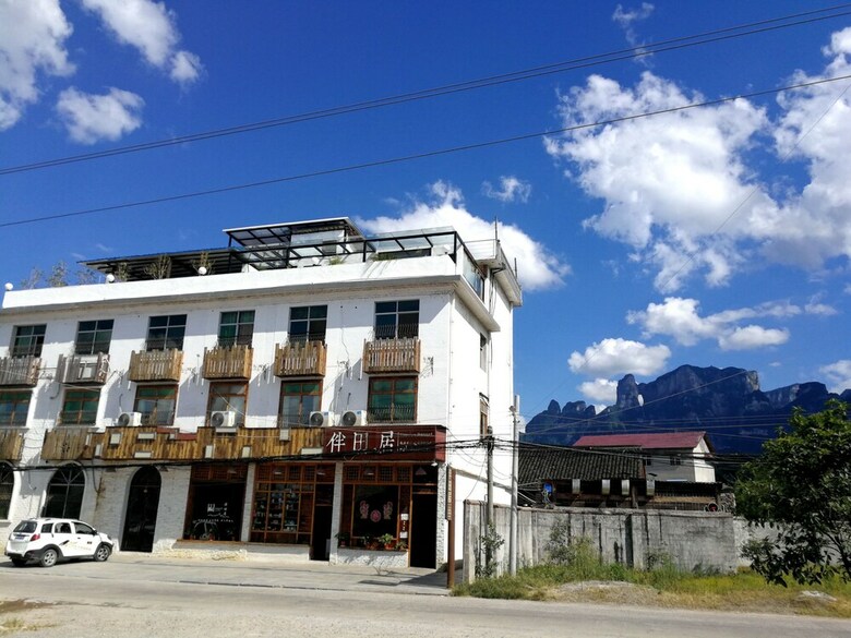 Hotel Tian's Resort