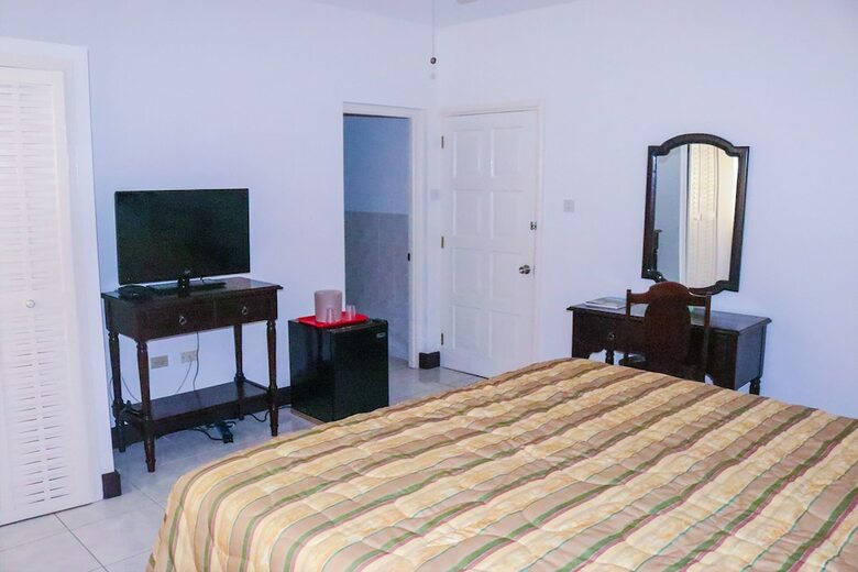 Villa Pink Rock Bed & Breakfast
