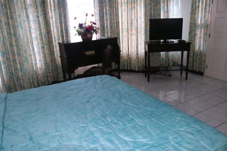 Villa Pink Rock Bed & Breakfast