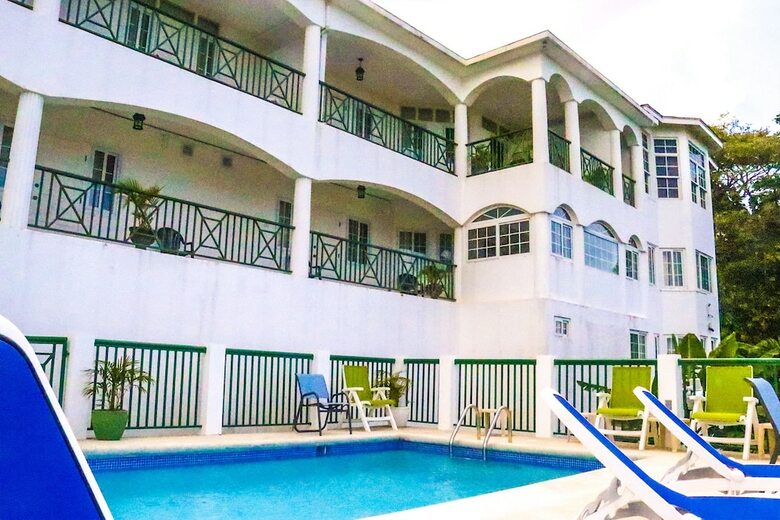 Villa Pink Rock Bed & Breakfast