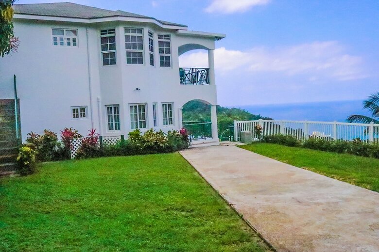 Villa Pink Rock Bed & Breakfast