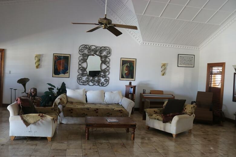 Villa Mohagany House