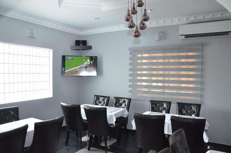 Platinum Inn Gee Hotel