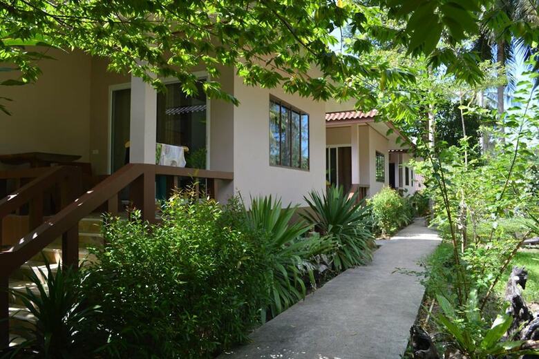 Hotel Baan Long Beach