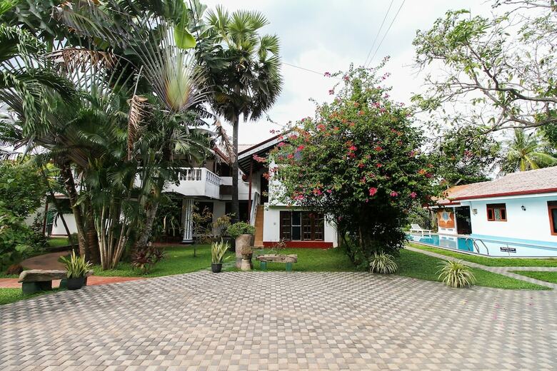 Hotel Oyo 467 Lioni Holidays Villa
