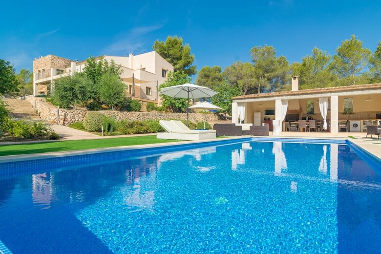 Villa Pins