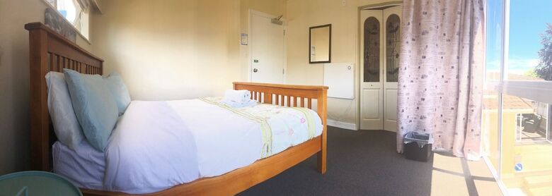 Hostal Almond House Hostel