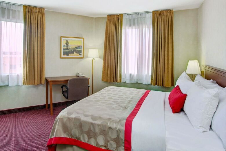 Hotel Ramada By Wyndham Hawthorne Lax / La Stadium