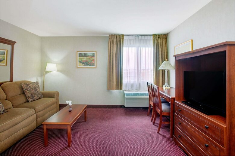 Hotel Ramada By Wyndham Hawthorne Lax / La Stadium