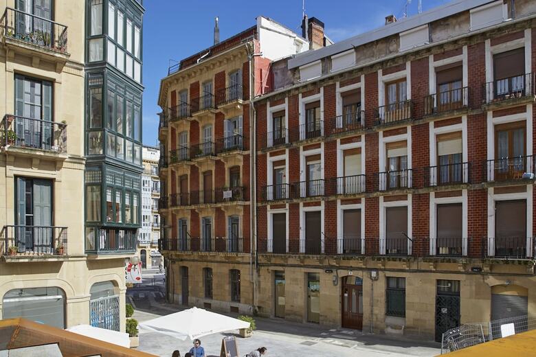 Easo Plaza Apartment By Feelfree Rentals