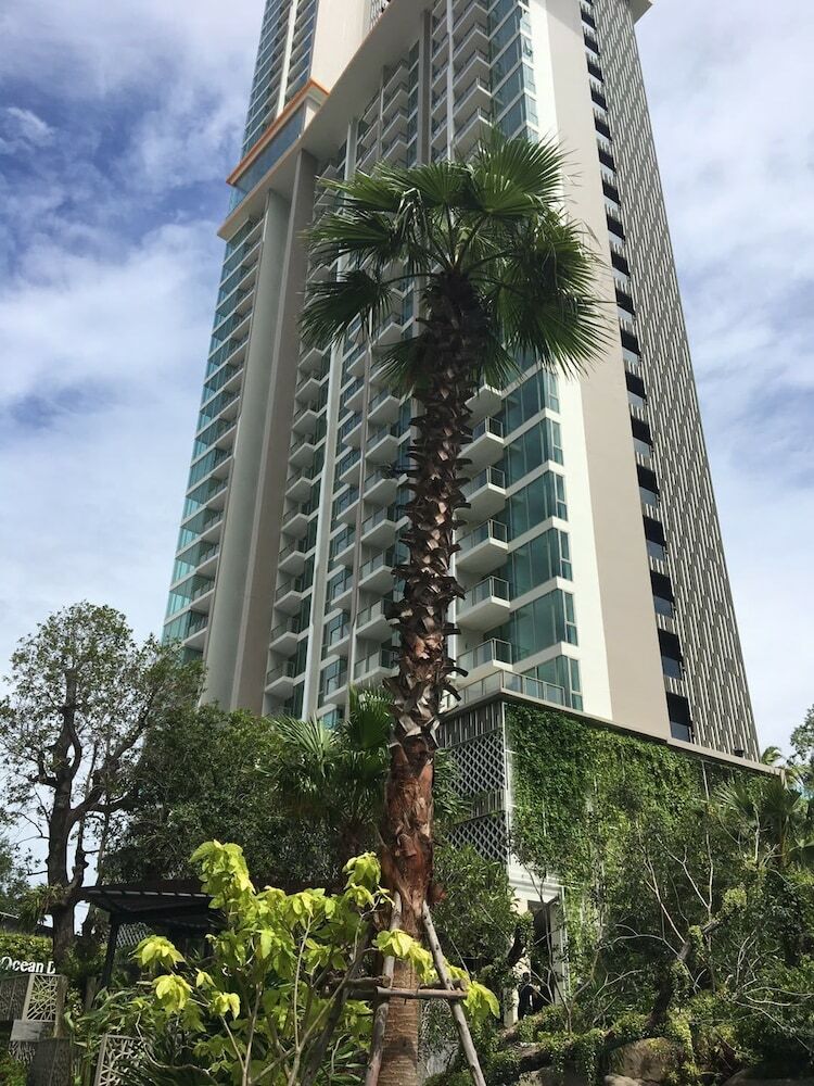 The Riviera Wongamat Hong Apartment