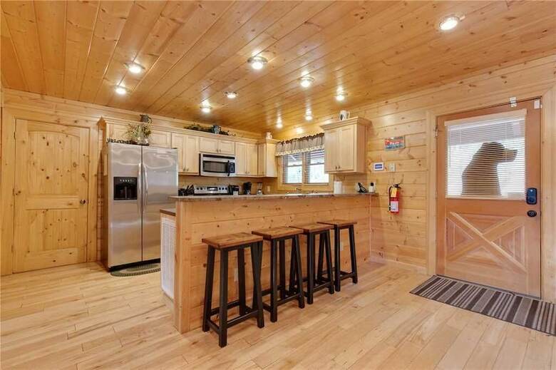 Cabana Changes In Latitude 4 Bedroom Home With Hot Tub