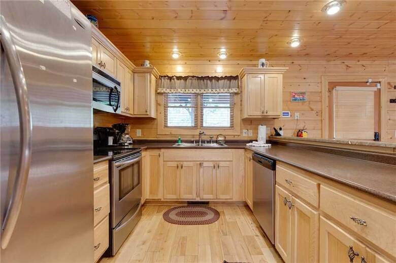 Cabana Changes In Latitude 4 Bedroom Home With Hot Tub