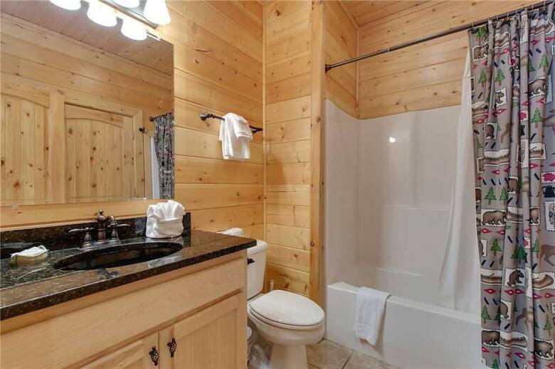 Cabana Changes In Latitude 4 Bedroom Home With Hot Tub
