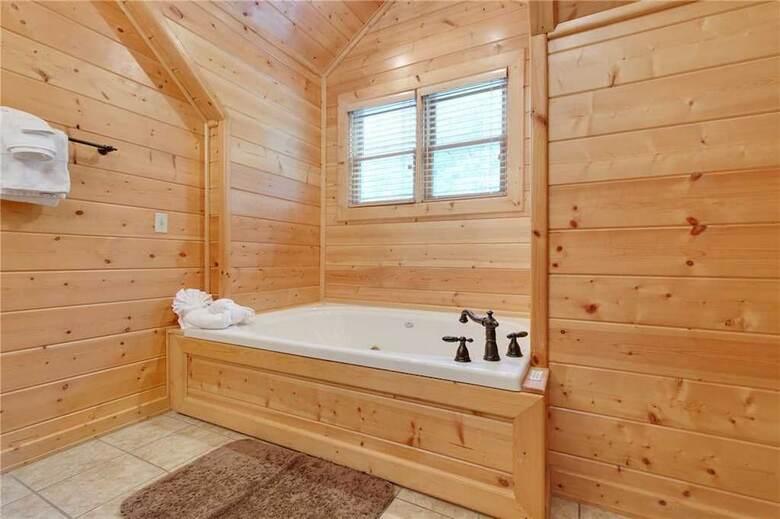 Cabana Changes In Latitude 4 Bedroom Home With Hot Tub