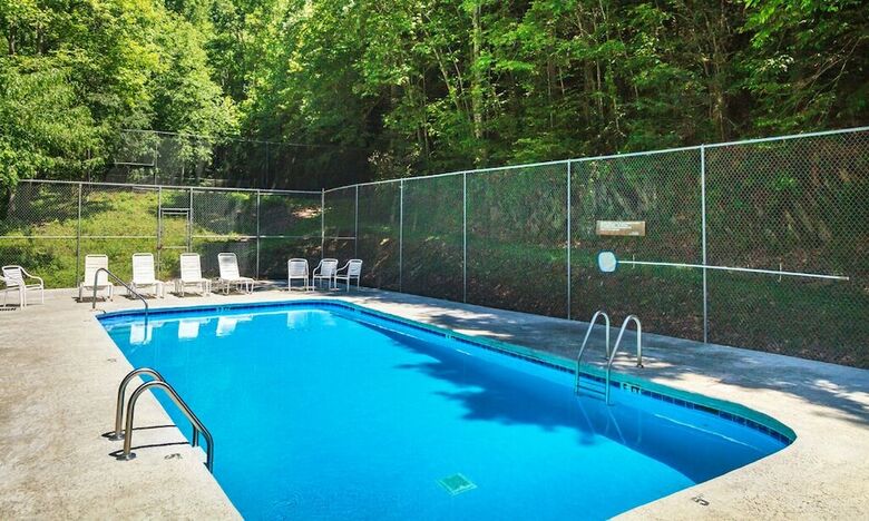 Cabana Changes In Latitude 4 Bedroom Home With Hot Tub