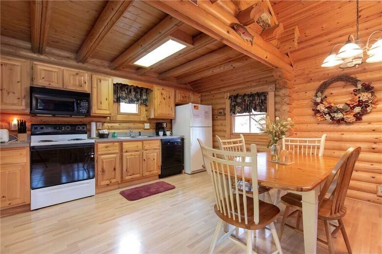 Cabana Enchanted Forest 1 Bedroom Home With Gas Fireplace