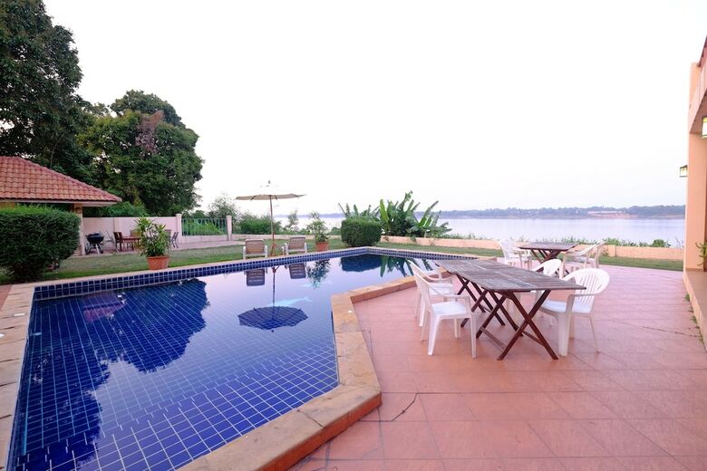 Mukdahan Manor B&B