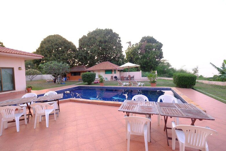 Mukdahan Manor B&B
