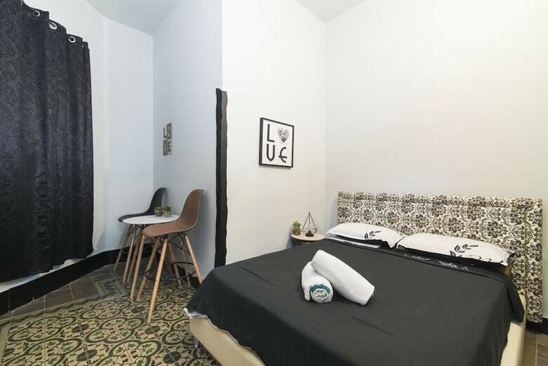 Hostal Sapir Hostel - Adults Only