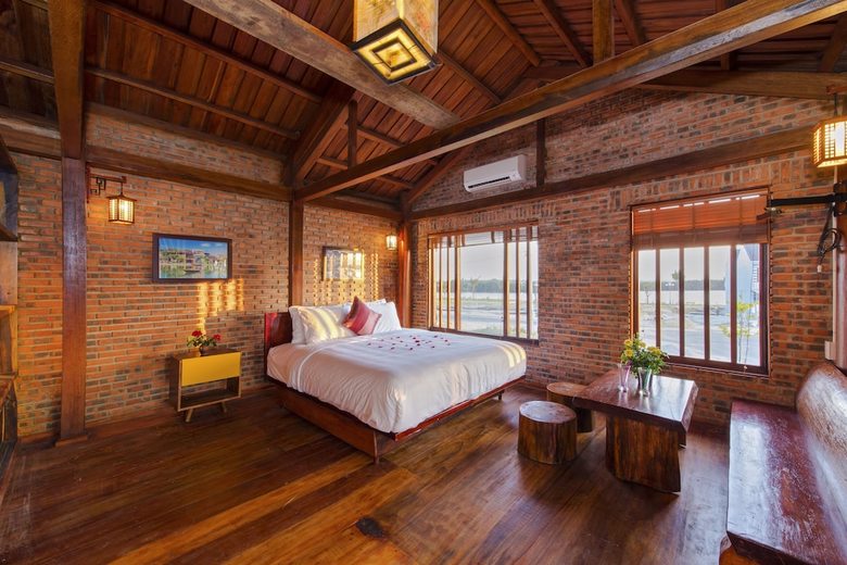 Bed & Breakfast Wooden Lodge Homestay