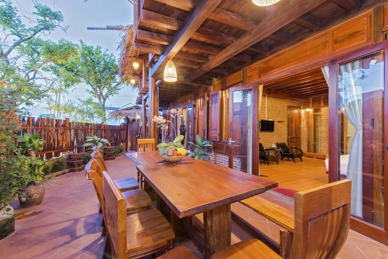 Bed & Breakfast Wooden Lodge Homestay