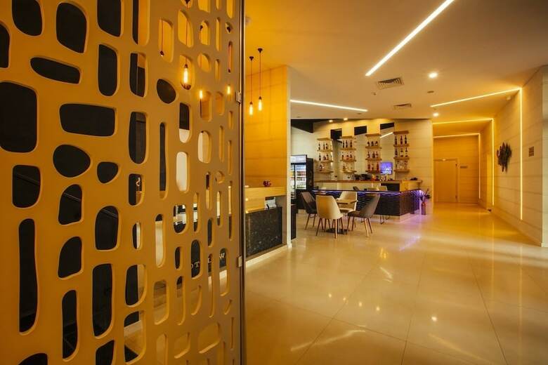 Hotel West