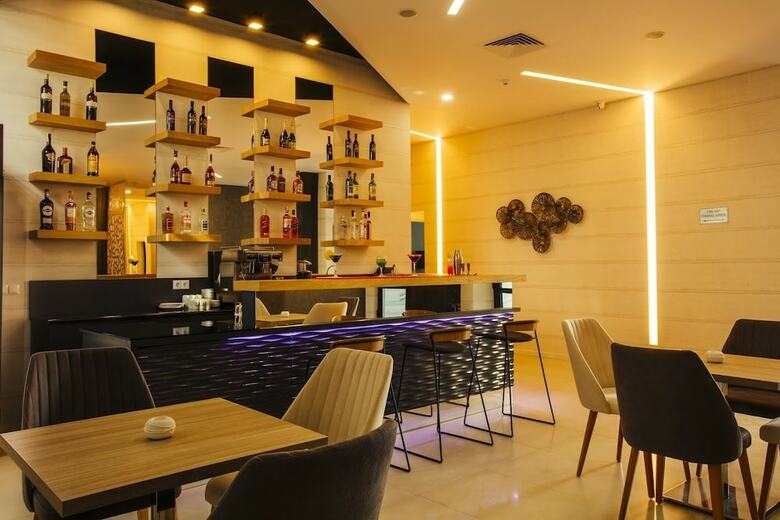 Hotel West
