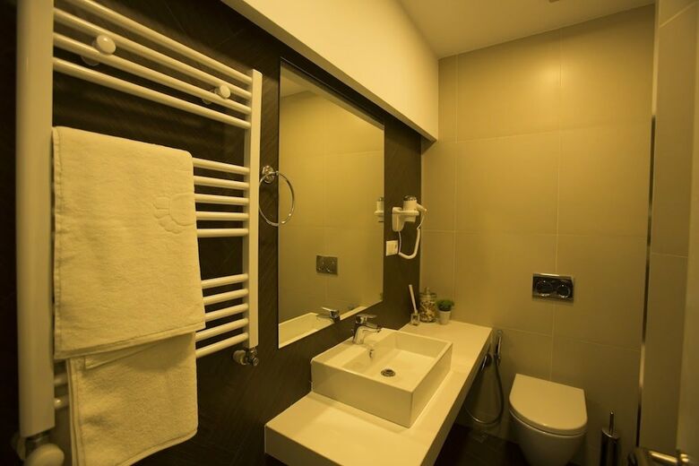 Hotel West