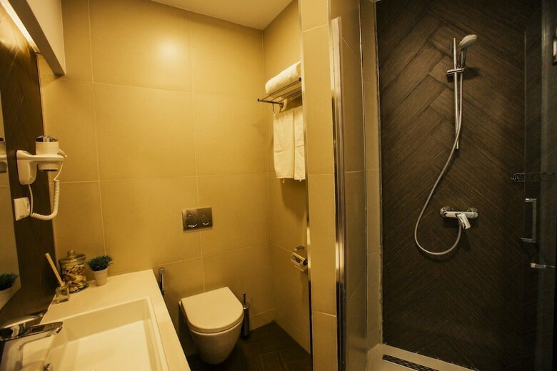 Hotel West