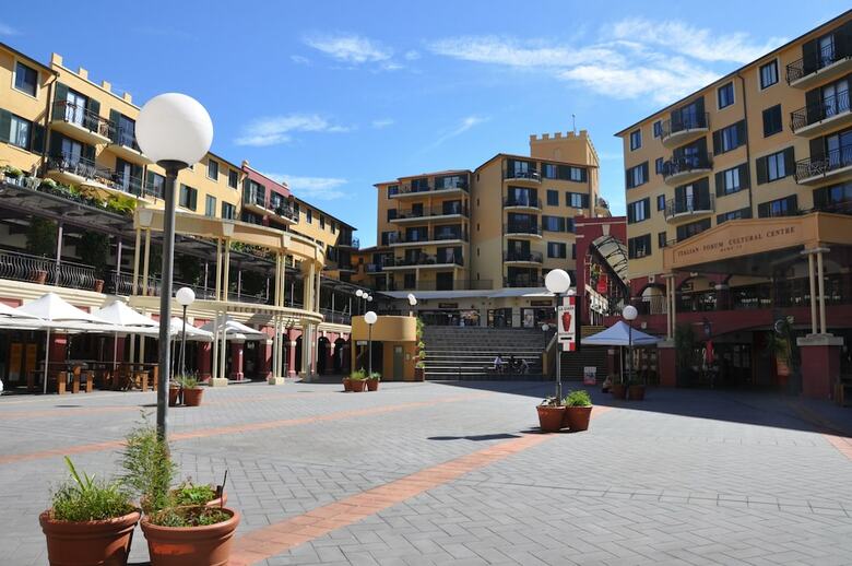 Sydney's Best 3 Bdrm Apartment W Parking