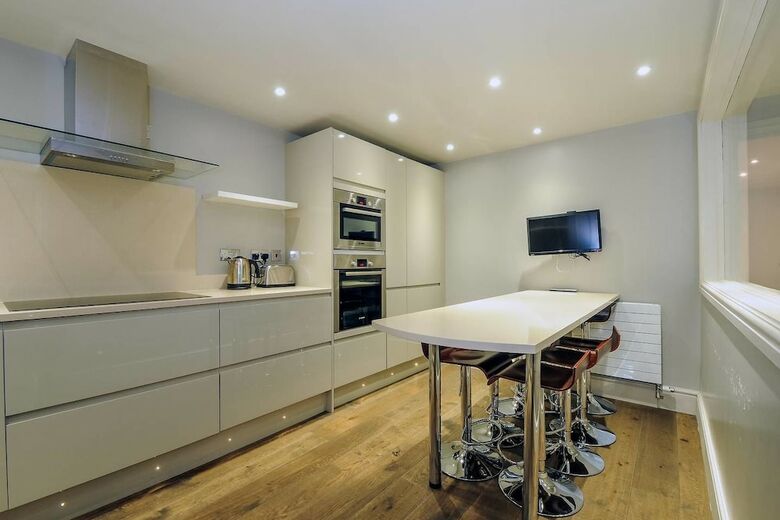 Amazing 3 Bed Apartment In Covent Garden