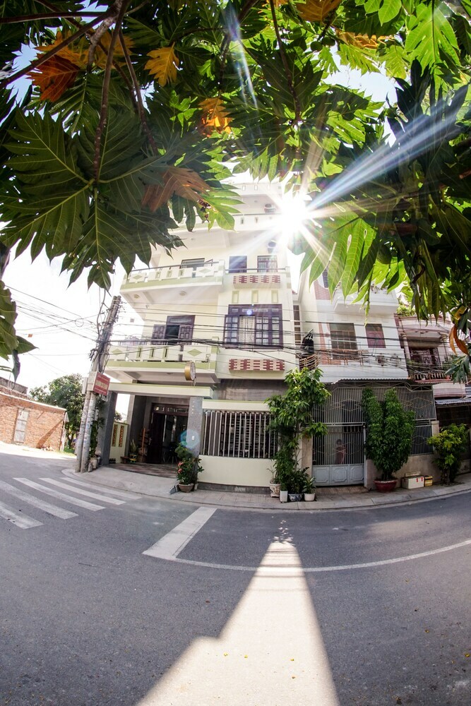 Birdnests Hotel