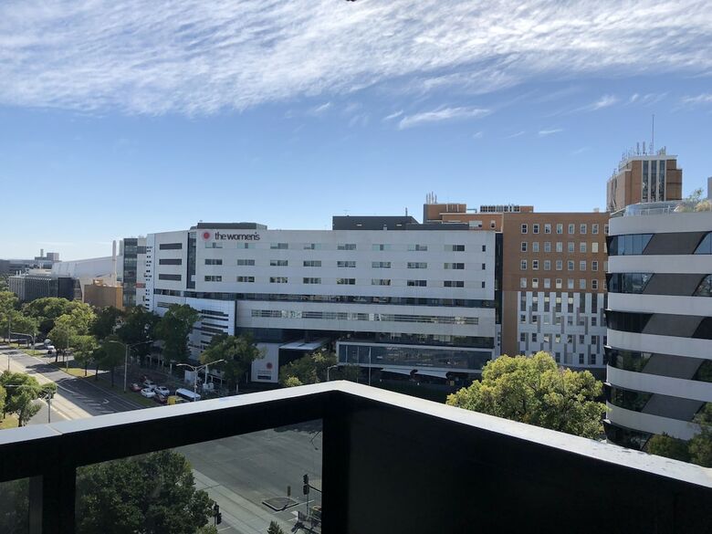 Lvl 11 Cosy Apartment Near Lygon St