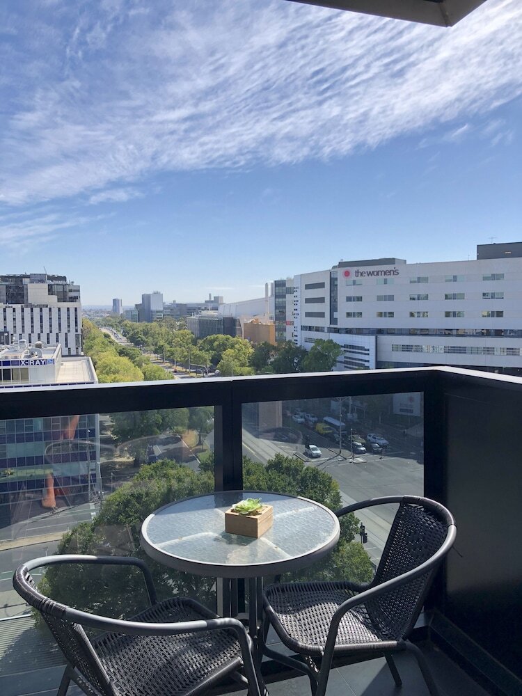 Lvl 11 Cosy Apartment Near Lygon St
