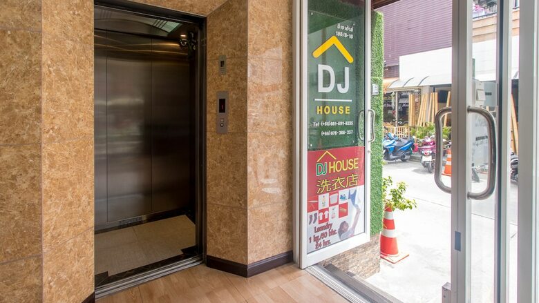 Hotel D.j. House
