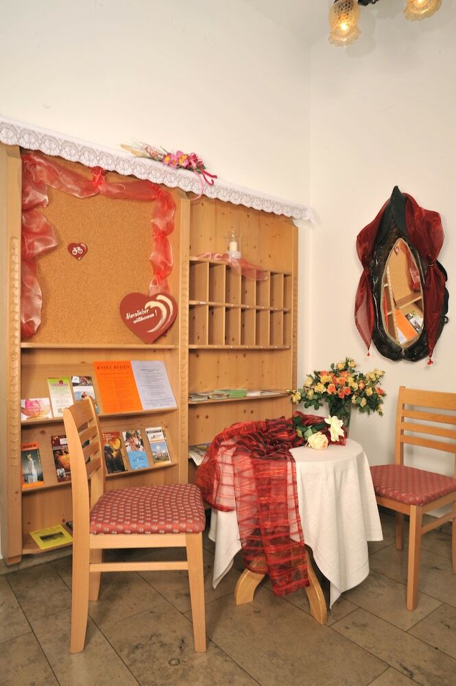 Hostal G�stehaus Flora
