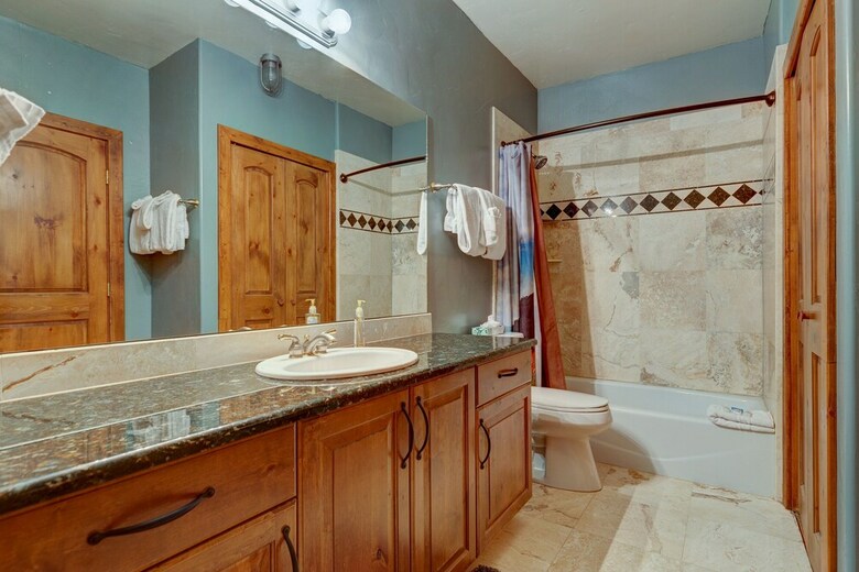 400 Whispering Pines Circle (private Home With Hot Tub)