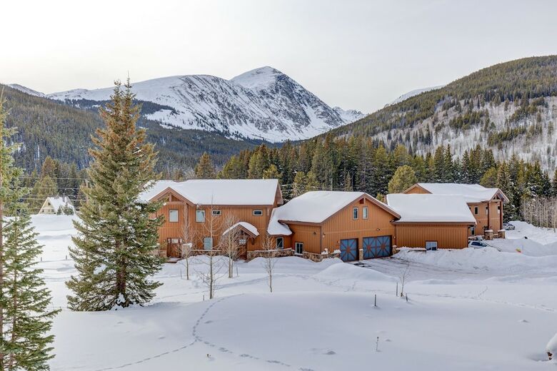 400 Whispering Pines Circle (private Home With Hot Tub)