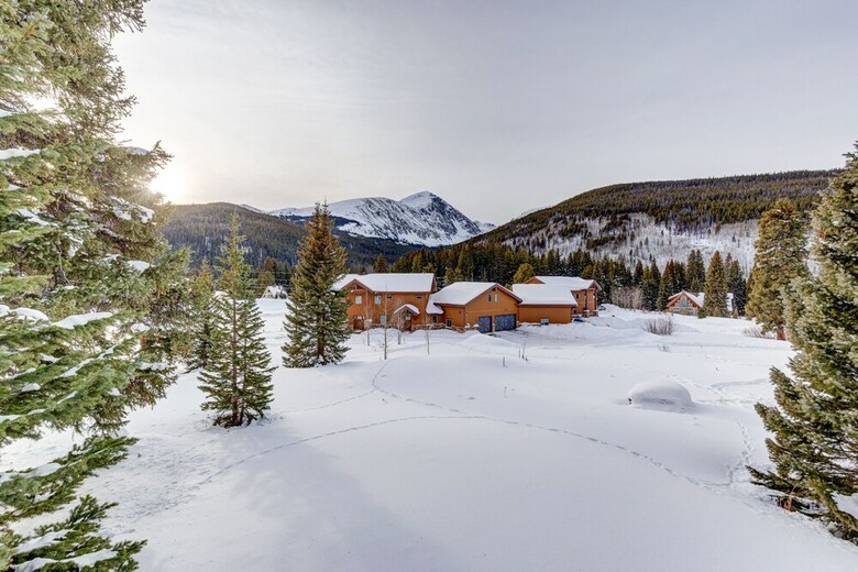 400 Whispering Pines Circle (private Home With Hot Tub)