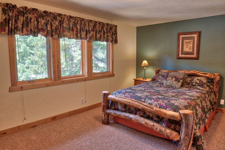 Moose Meadow Retreat (private Home With Hot Tub)