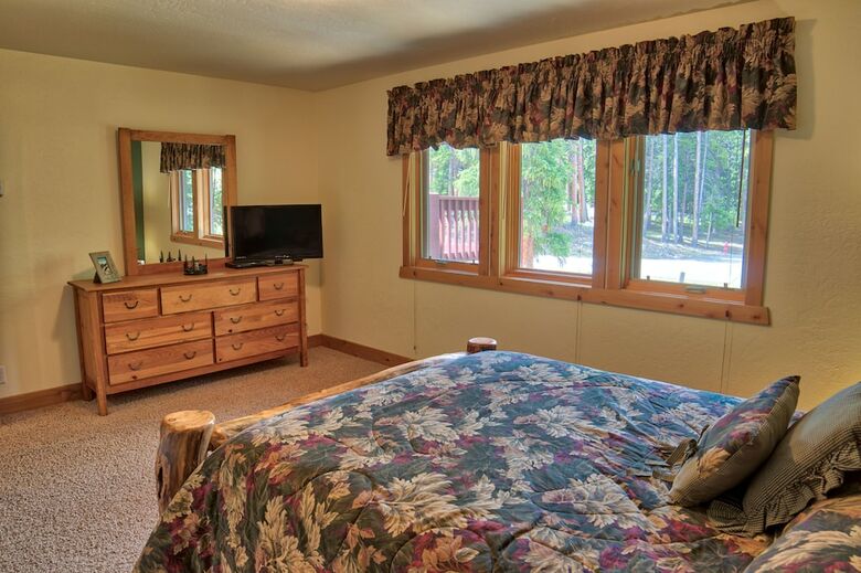 Moose Meadow Retreat (private Home With Hot Tub)