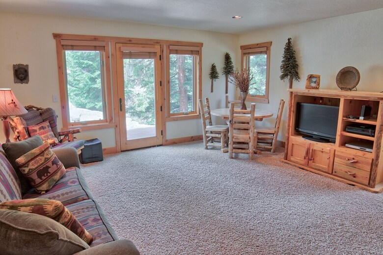 Moose Meadow Retreat (private Home With Hot Tub)
